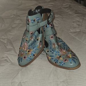 Floral Embroidered Women's Shoes